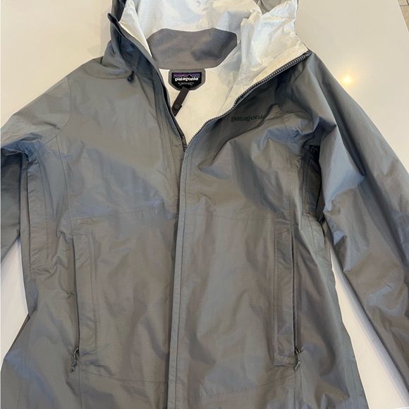 Patagonia Ladies Rain Jacket - Picture 1 of 3